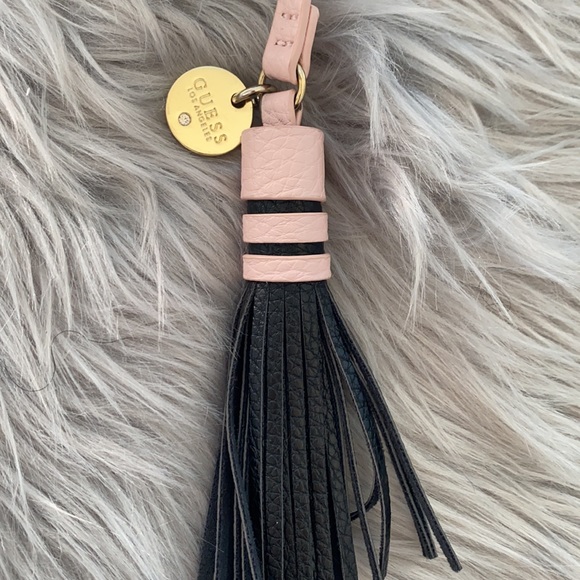 🛑SOLD🛑 GUESS Women’s top handle flap bag - Picture 4 of 10